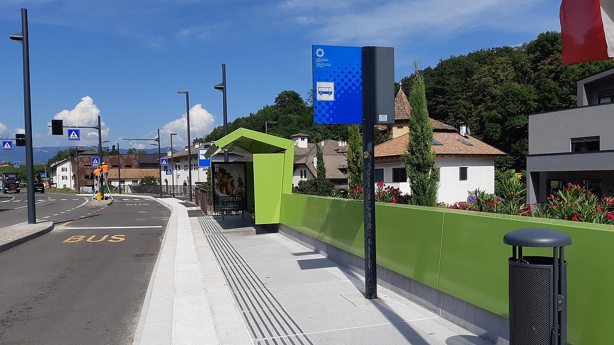 Semafori Metrobus presso la fermata Caldaro Stazione