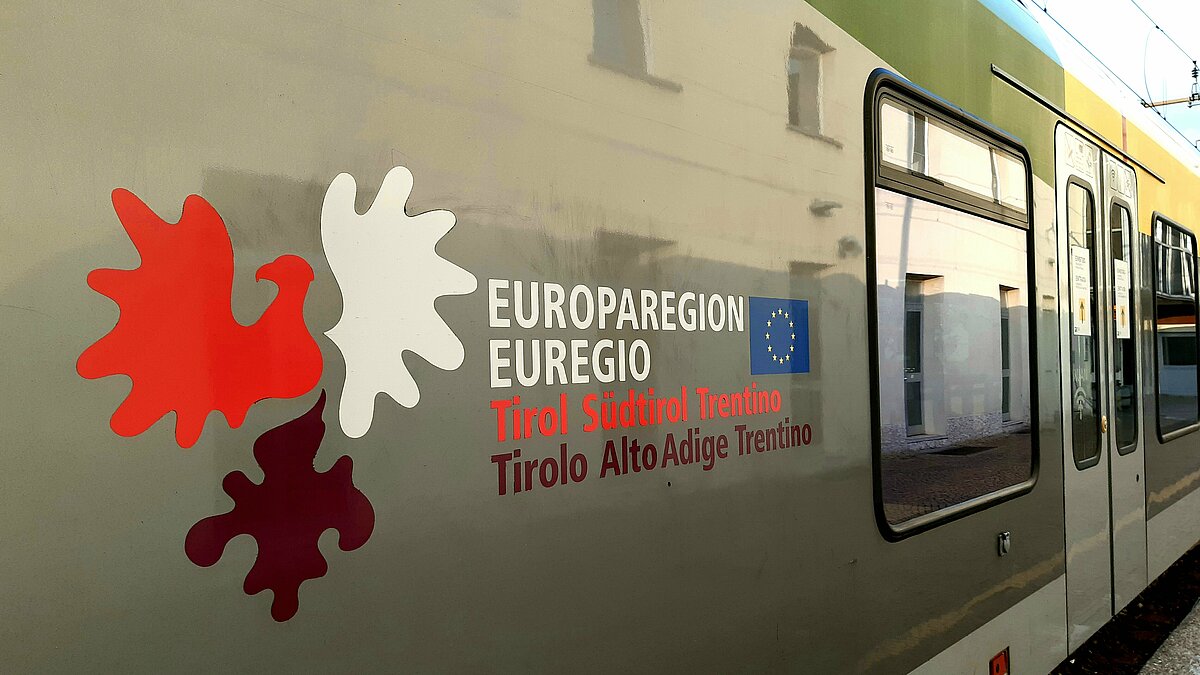 [Translate to English:] A train with the Euregio design