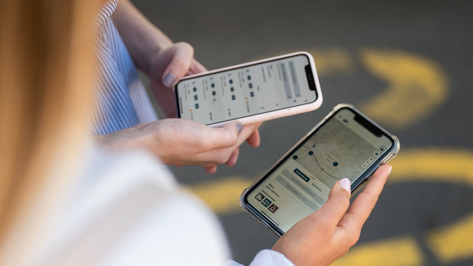 Two smartphones with the südtirolmobil app