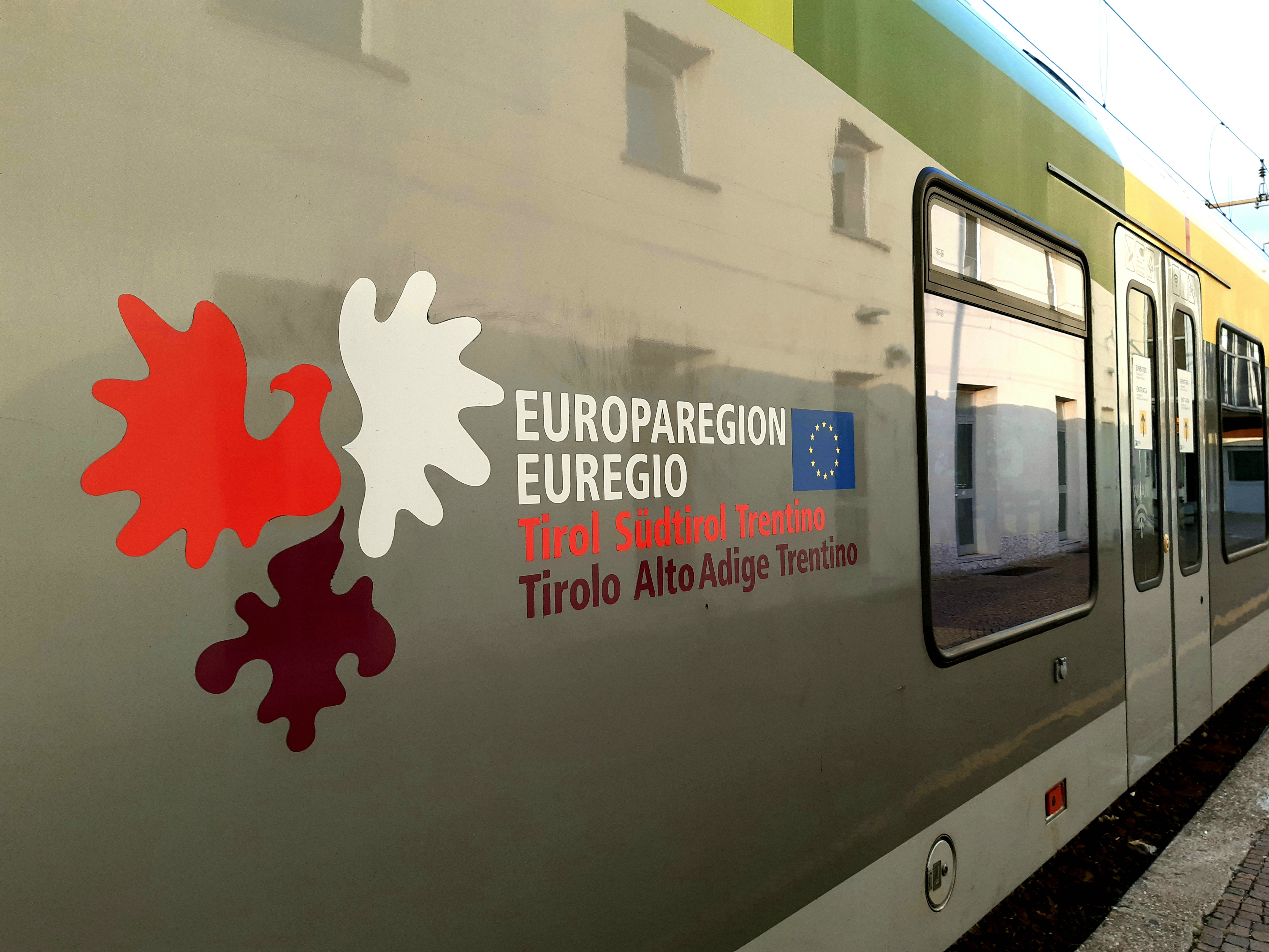 [Translate to English:] A train with the Euregio design