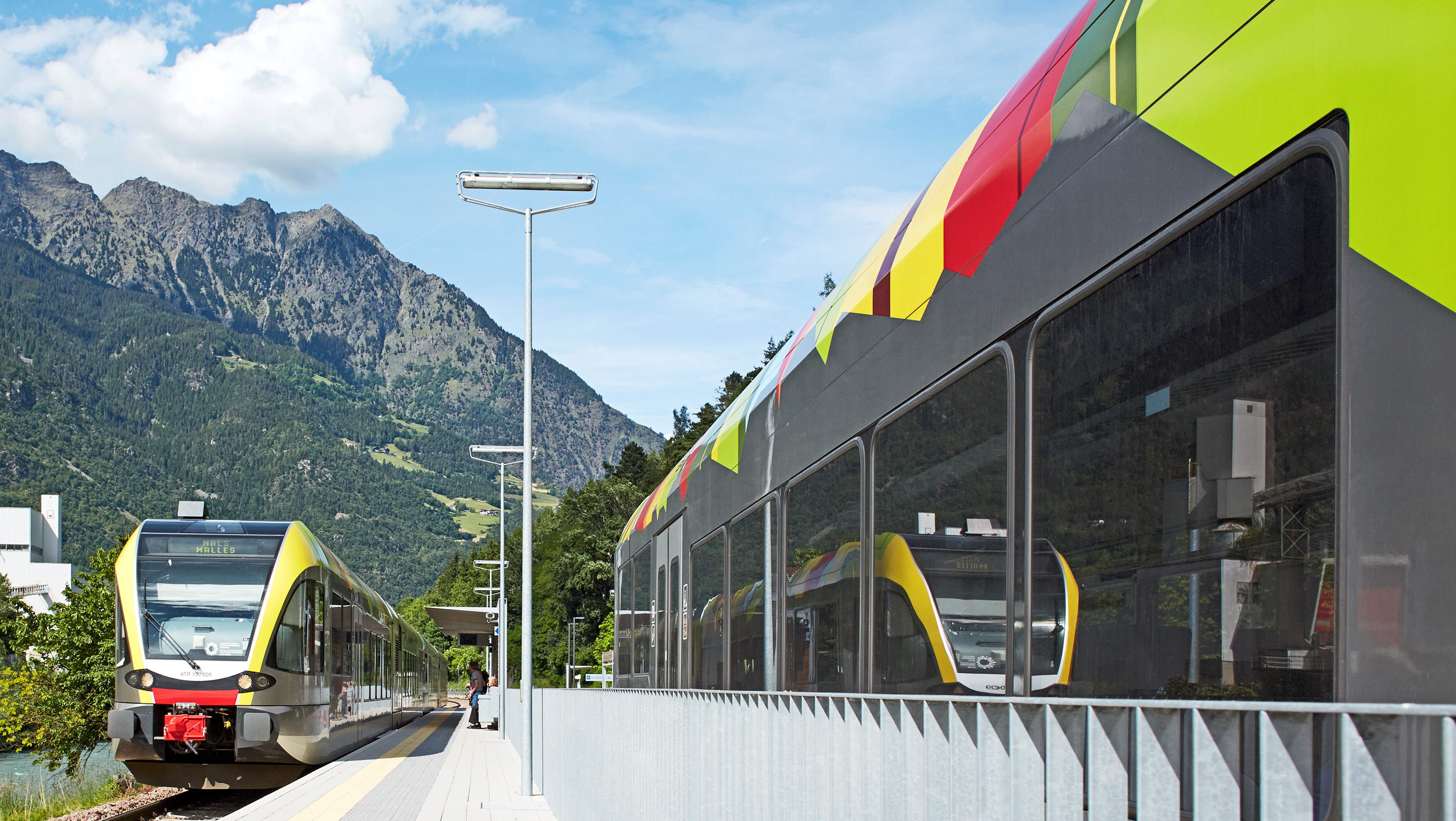 Treni alla stazione di Tel